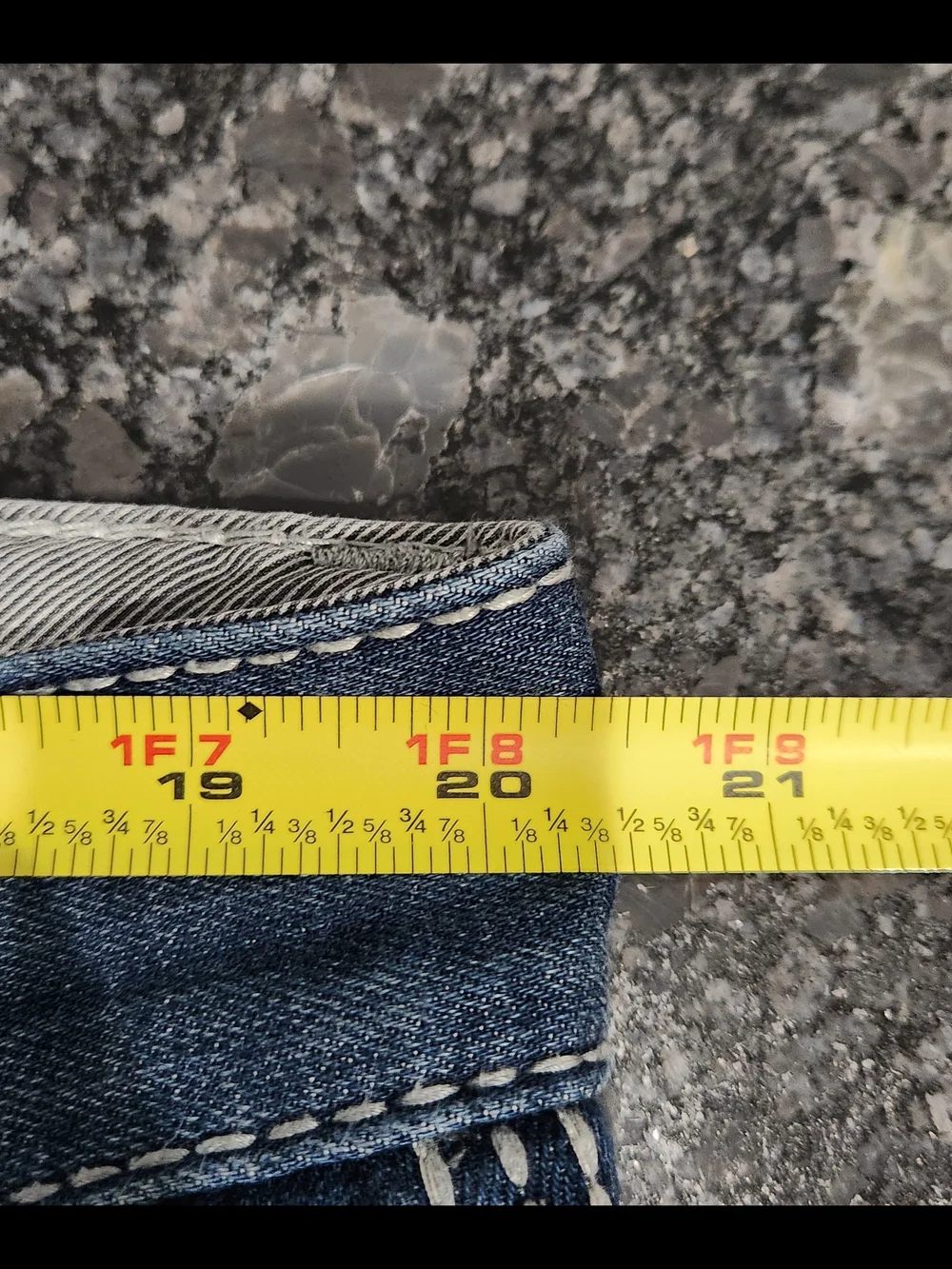 BUCKLE BLACK Men's Blue Washed Jeans - Classic Denim Style
